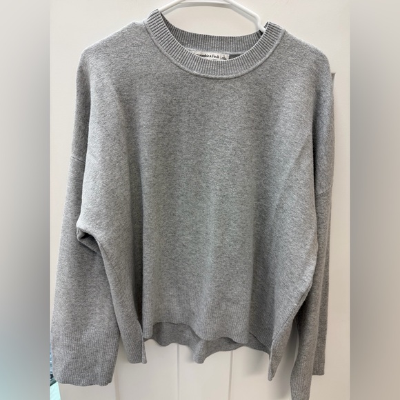 Abercrombie & Fitch Sweaters - Abercrombie & Fitch Light Gray Women's Crew Neck Sweater
